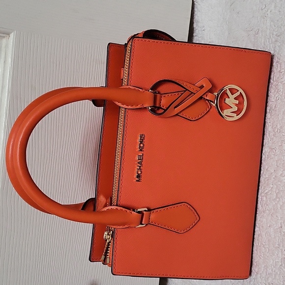 Michael Kors Sheila Small Satchel - Picture 2 of 11